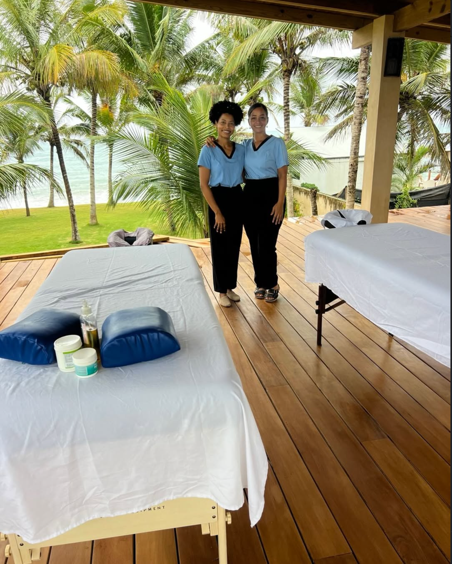 Four Hands Massage